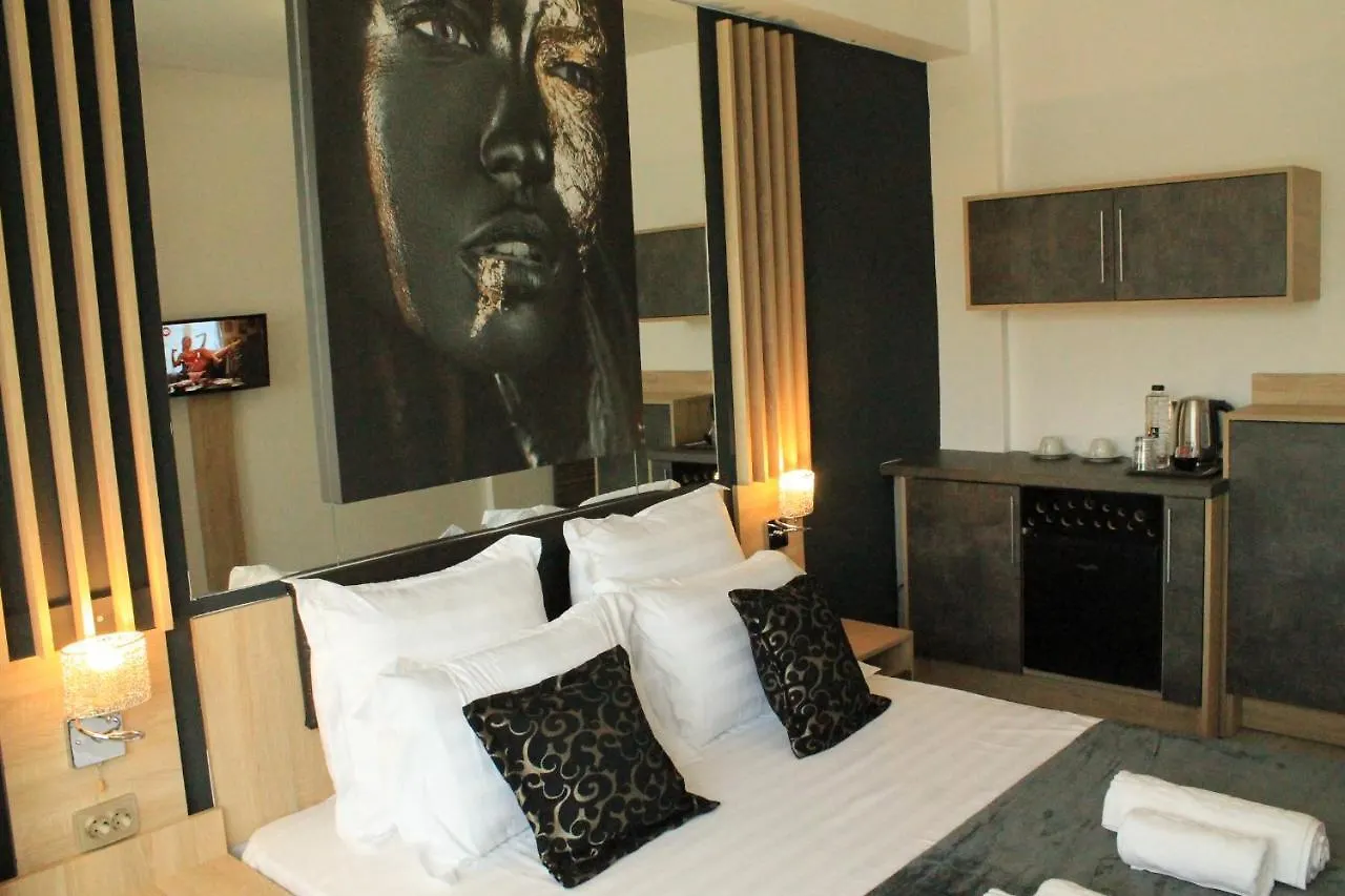 Theline Hotel Bucureşti 3*,