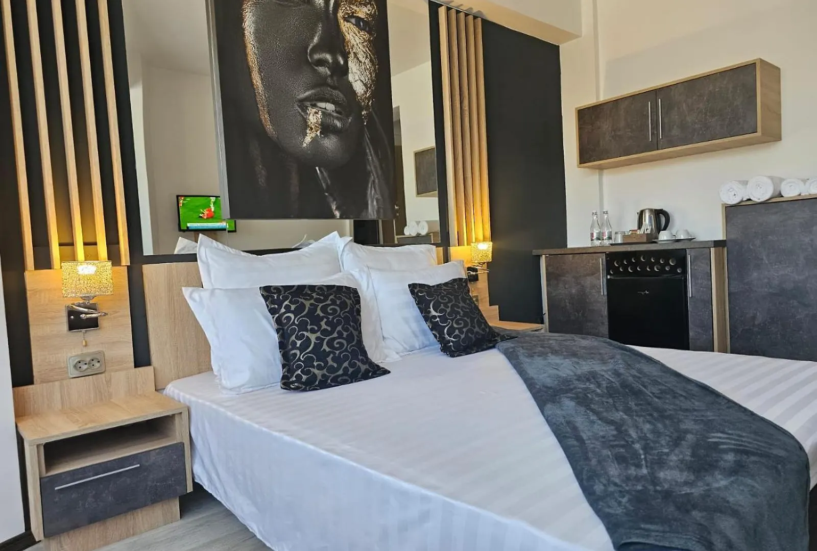 Theline Hotel Bucureşti 3*,