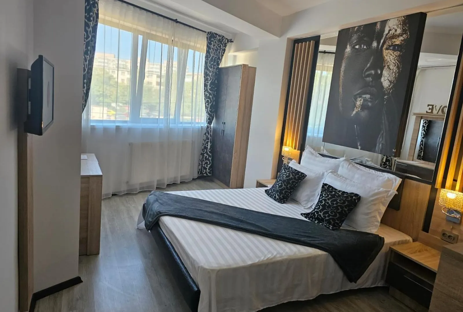 Theline Hotel Bucureşti 3*,  România