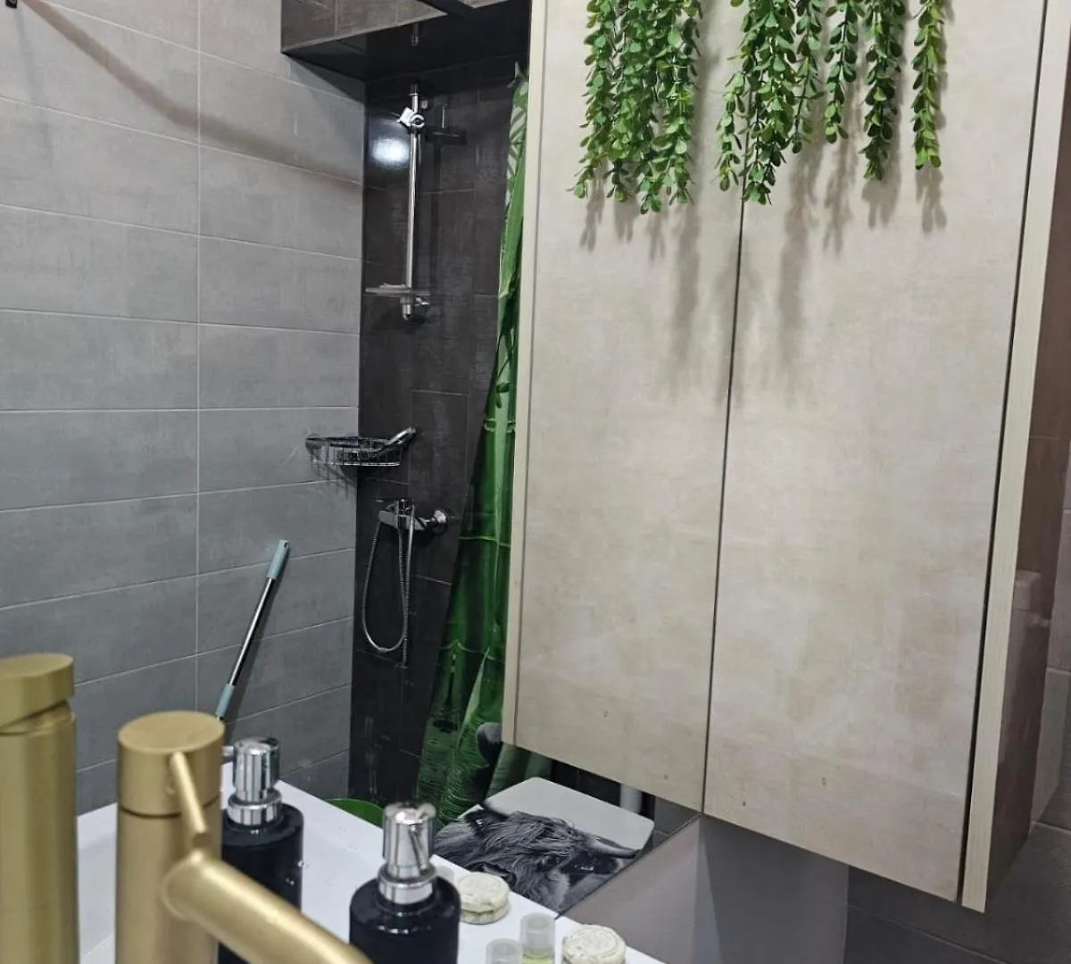 ***  Theline Hotel Bucureşti România