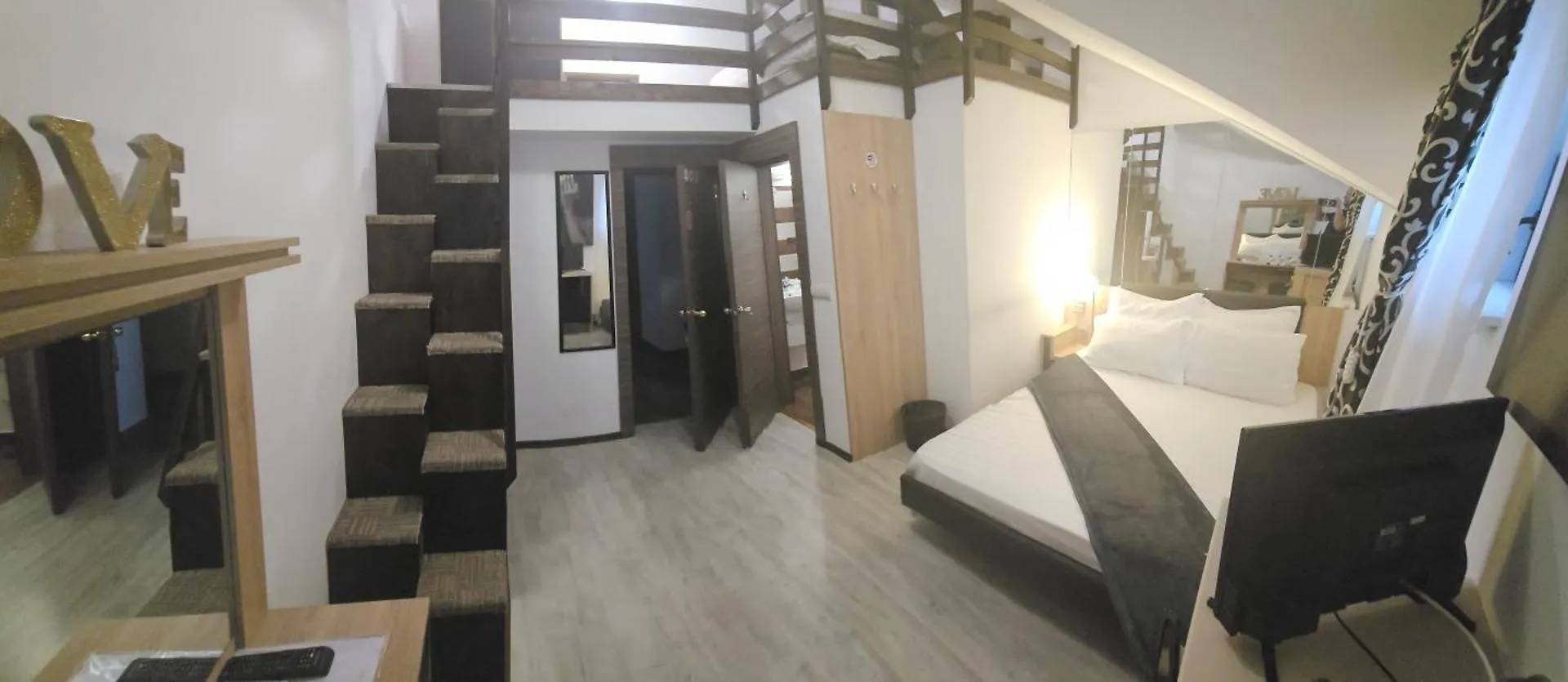 Theline Hotel Bucureşti 3*,