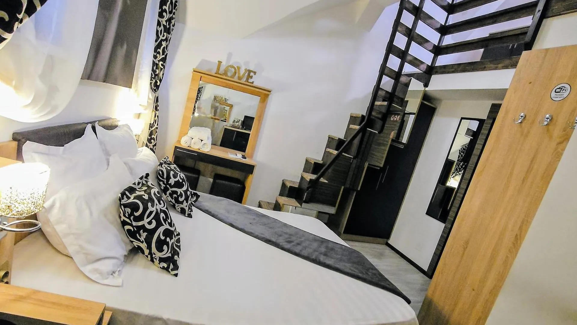 ***  Theline Hotel Bucureşti România